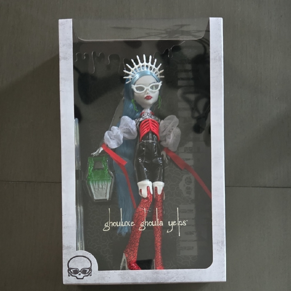 Ghoulia Yelps Doll with Red and Black Outfit